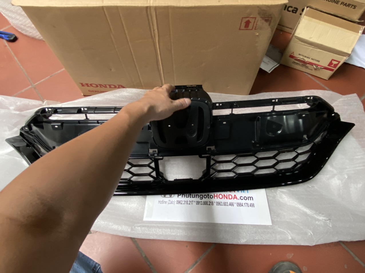 Mặt ca lăng phần đế xe Honda CRV 2021-2023